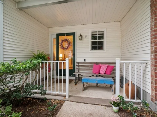 19 Maple Ln, Mount Arlington Boro, NJ 07856