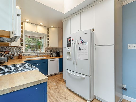 5th image of 8602 Maple Ave