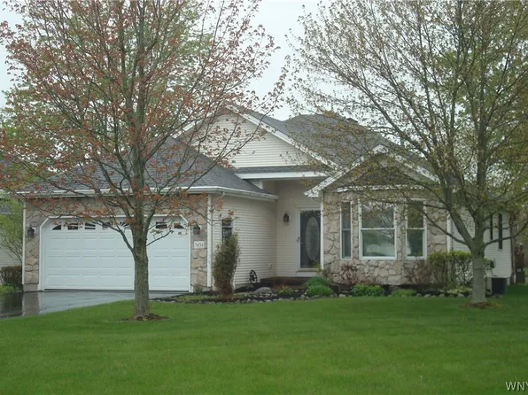 5434 Carleton Lake Dr, Lockport, NY 14094