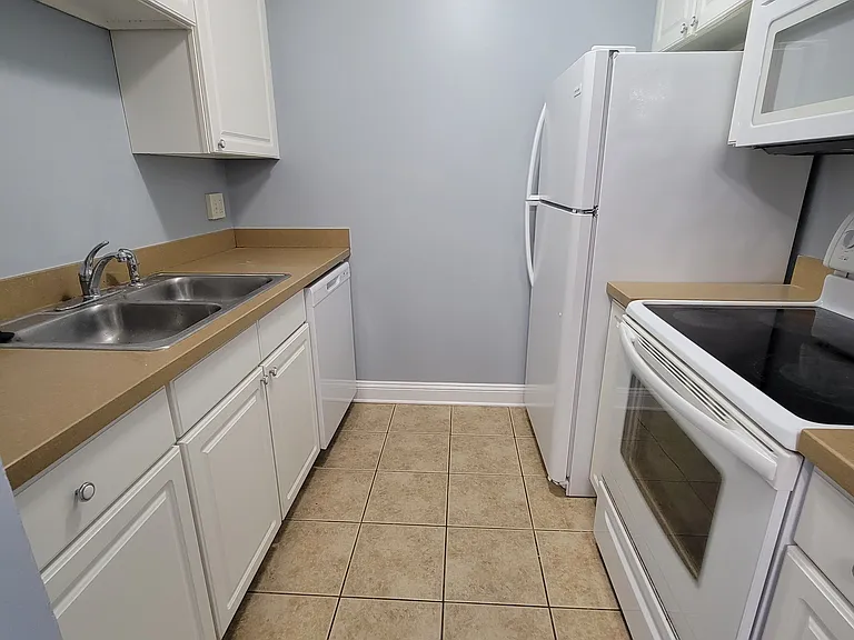 6240 Old Point Rd — Photo 9