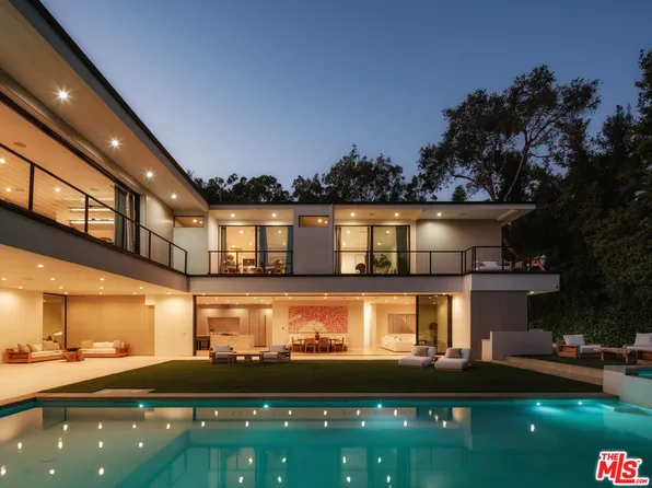 260 S Canyon View Dr, Los Angeles, CA 90049