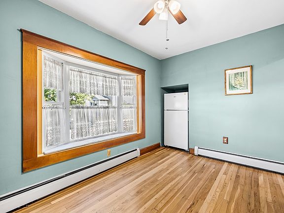 3rd image of 10 Joyce Kilmer Rd
