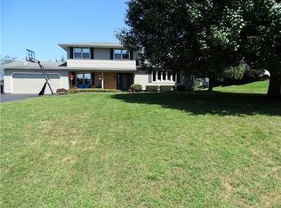 60 Grandview Dr, Fairport, NY 14450