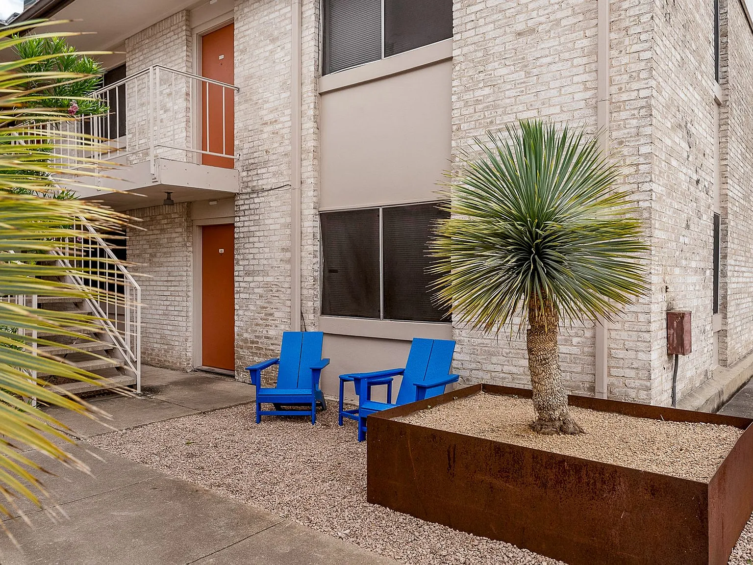 24 Flats Apartments — Photo 4