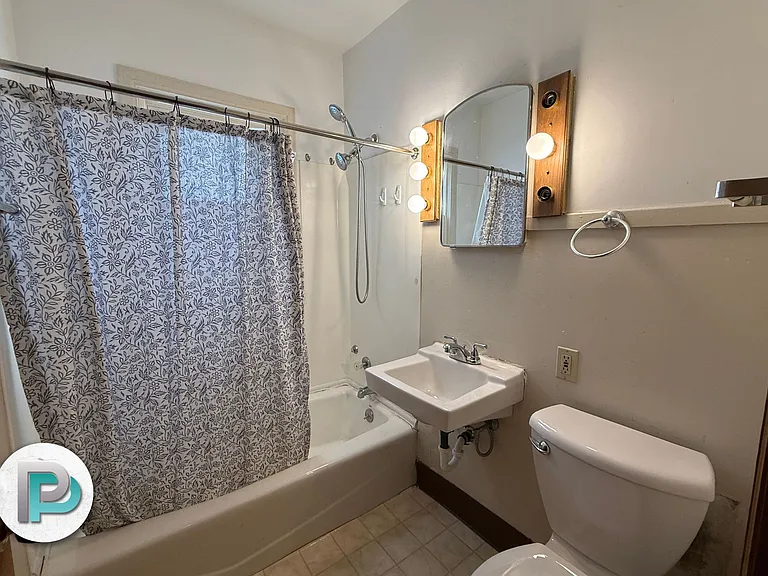 221 2nd St NE #1 — Photo 12