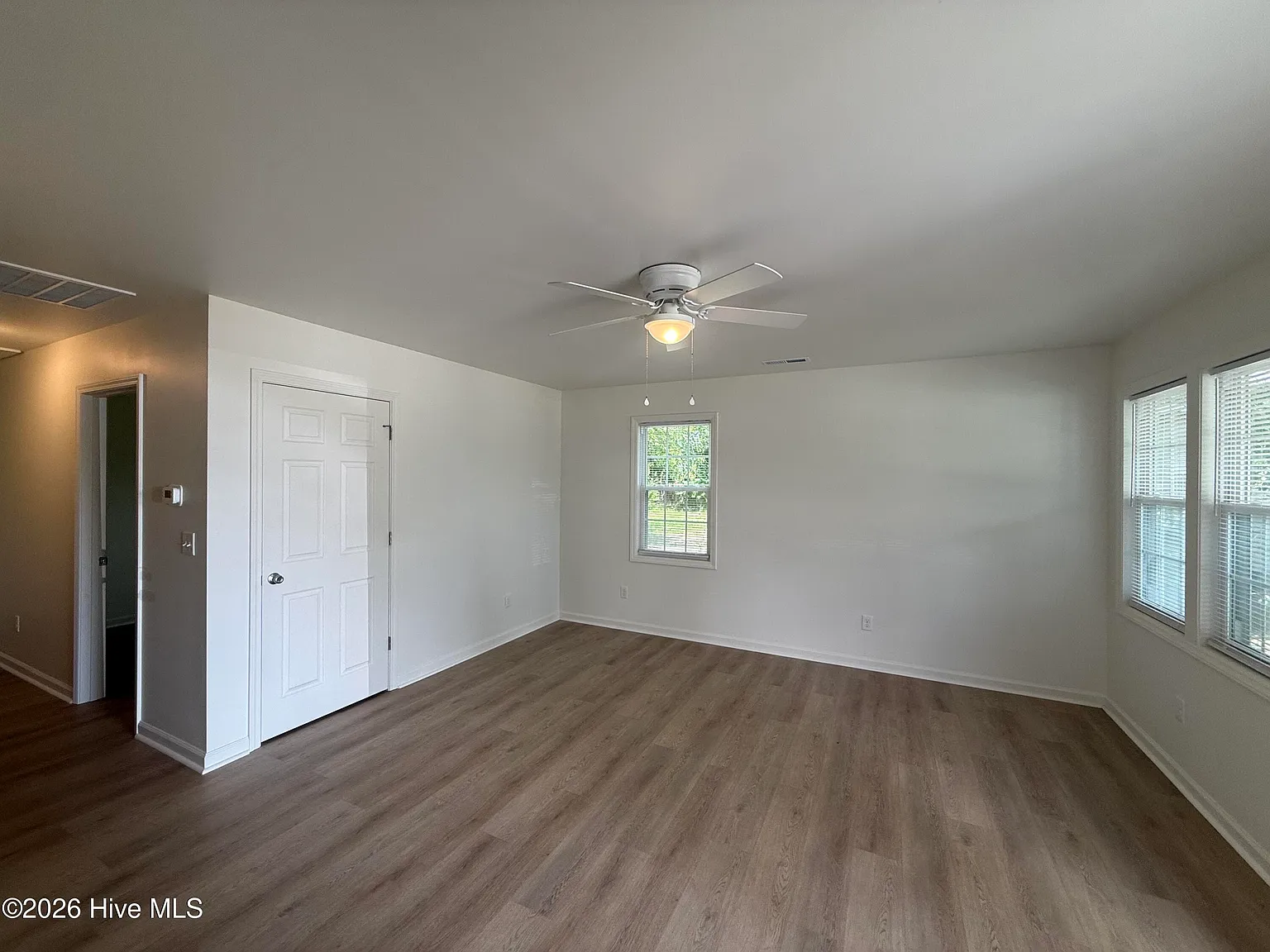 3 bed, 2.0 bath, 1064 sqft, $1,650 — Photo 3
