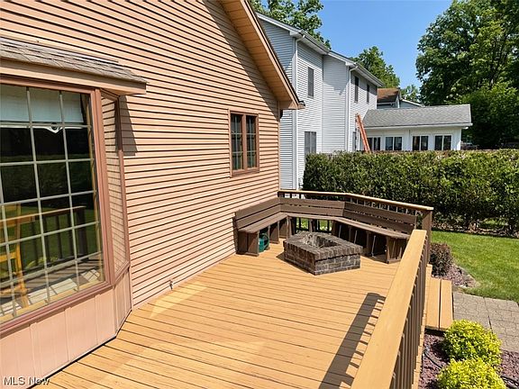 5th image of 8441 Hilltop Dr