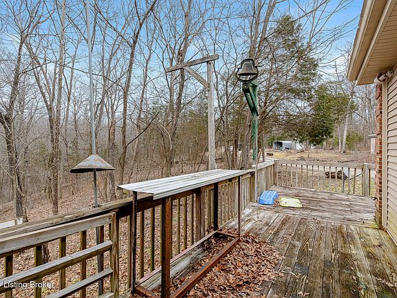 5th image of 298 Boaz Ln