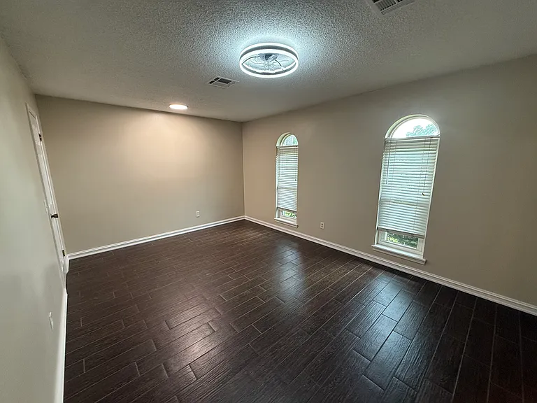 1623 E McElroy Pl — Photo 5