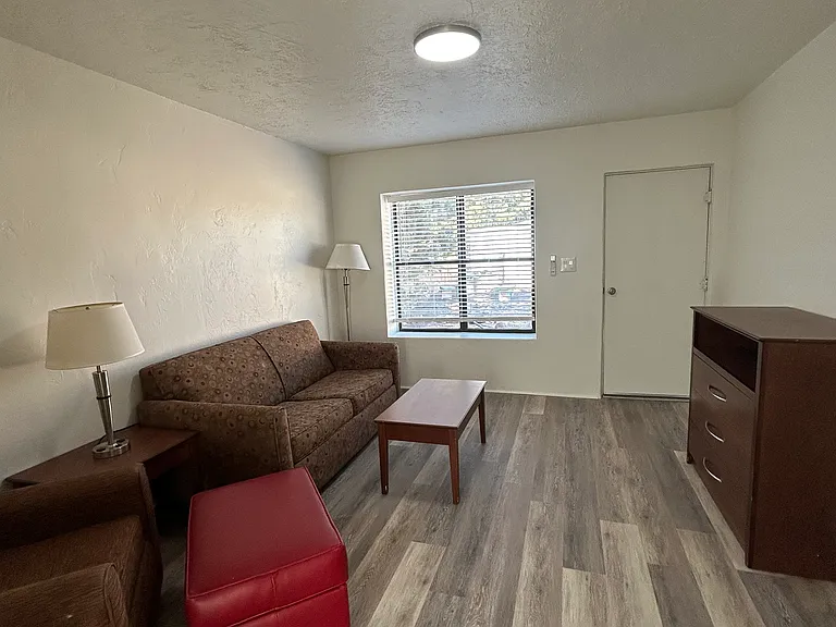 174 W 7th Ave #2 — Photo 1