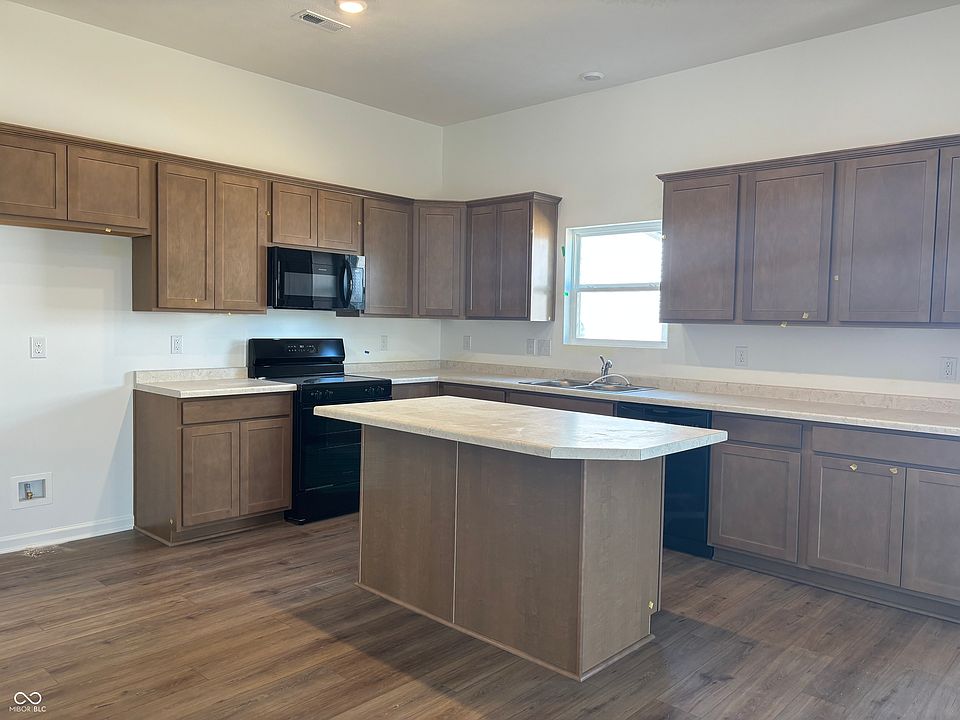 2nd image of 8152 Camellia Ln
