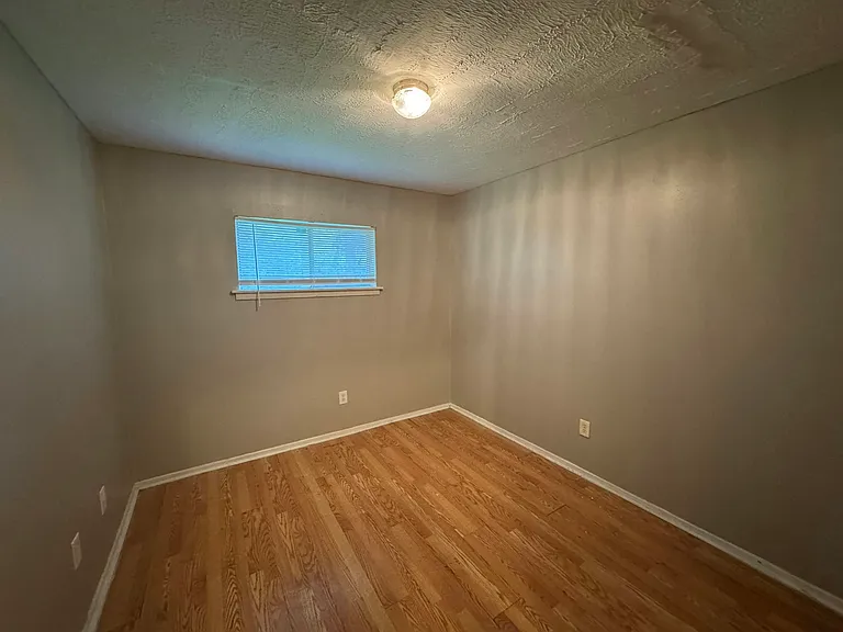 130 E Woodcrest Dr — Photo 8
