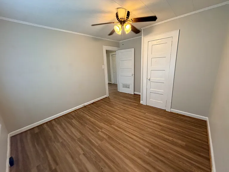 502 S Main St — Photo 14