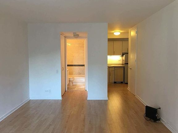 4th image of 500 W 43rd St APT 6A