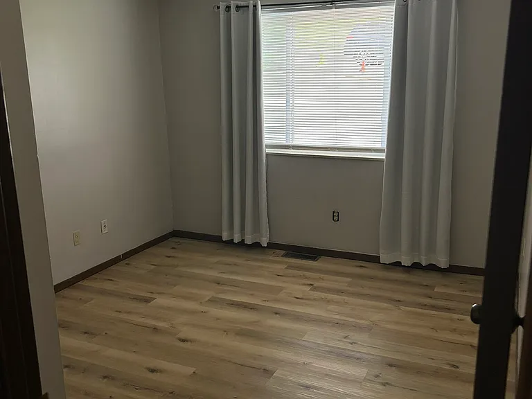5200 Capitol Hill Dr #B — Photo 21