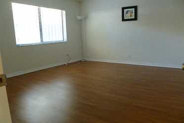 4th image of 828 Lake Ave N APT 6