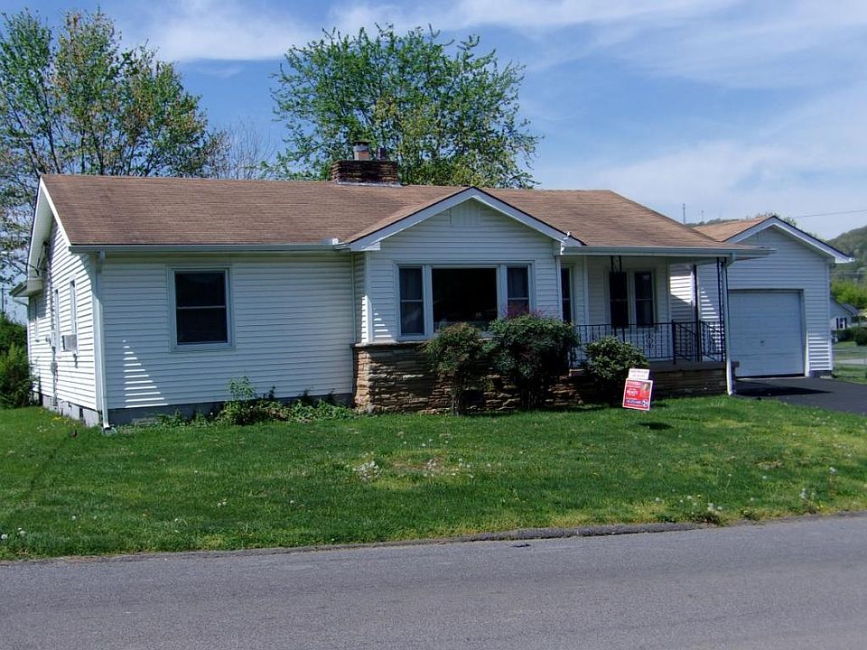 1st image of 208 Hillcrest St