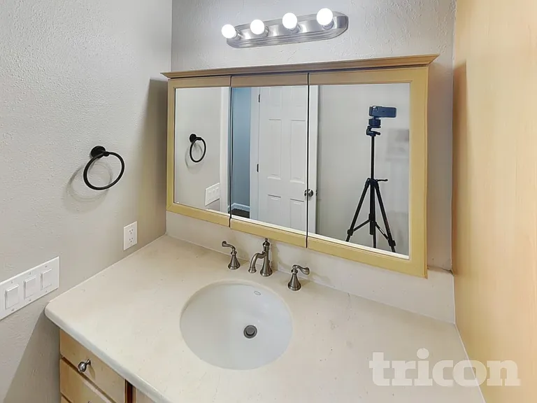 1581 Woodland Ter — Photo 13