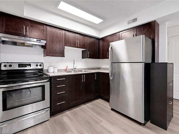 5th image of 185 Windale Cres #1C