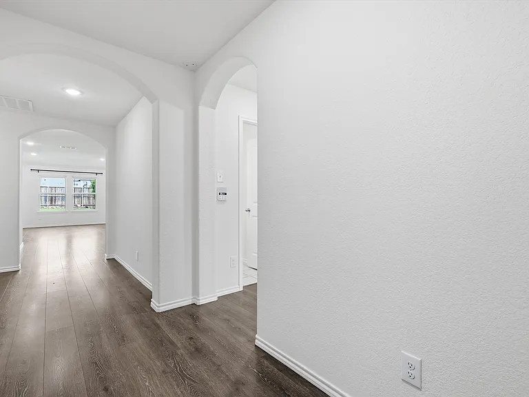1810 Aslynn Cir — Photo 3
