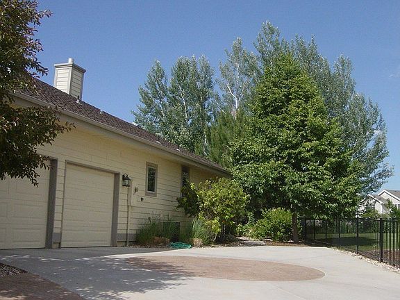Side 2-car garage