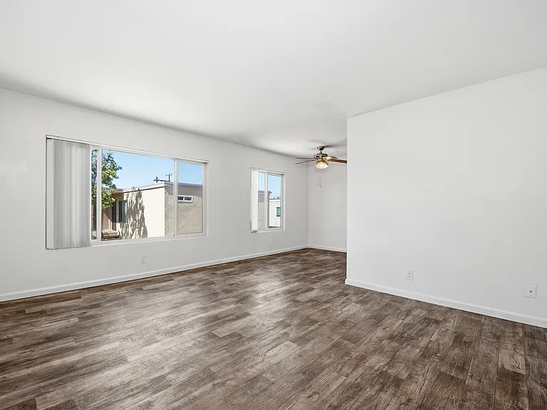 635 Emory St #8 — Photo 4