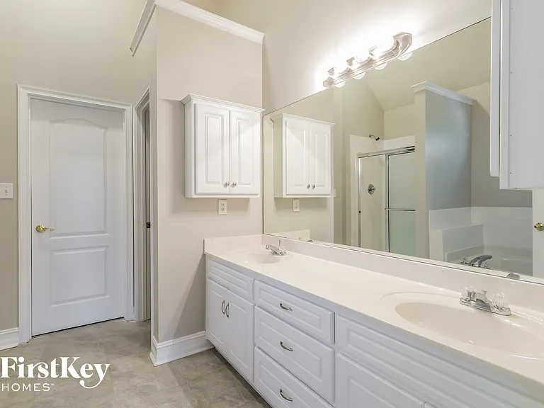 715 Roland Manor Dr — Photo 9