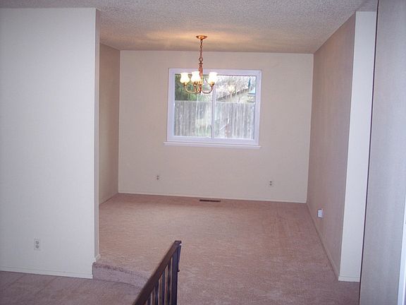 5th image of 182 NE Conifer Dr