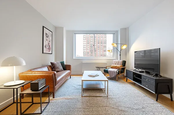 Rented by Greystar | media 5