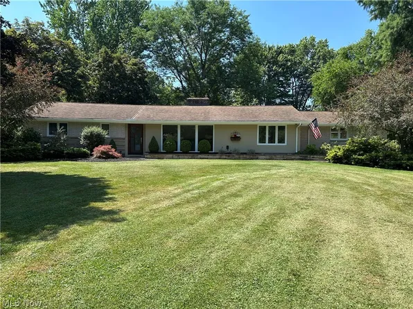 10500 Laurel Ln, Brecksville, OH 44141