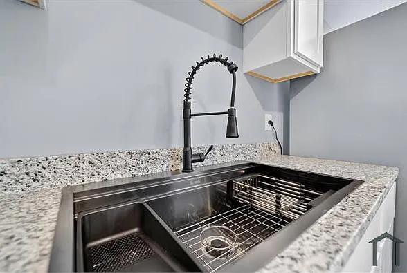 203 N Plymouth Rd NW — Photo 26