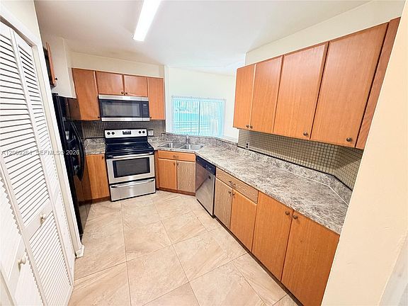 3rd image of 3453 NW 44th St APT 201