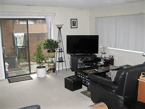 4th image of 57 Rosewood Dr