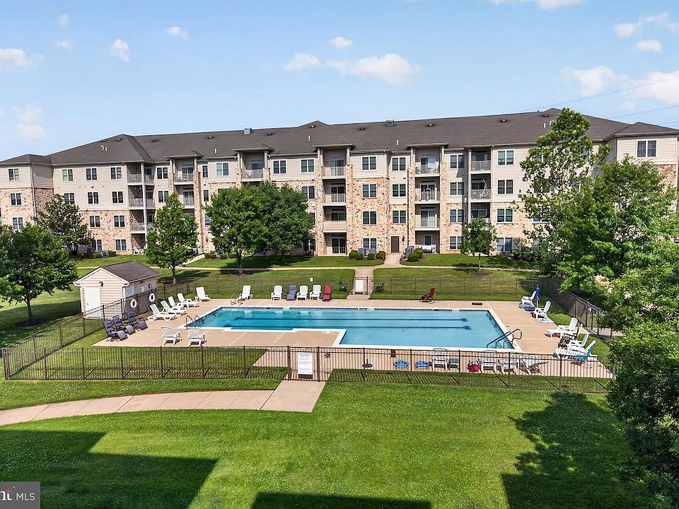 1st image of 1000 Fountainview Cir #1306