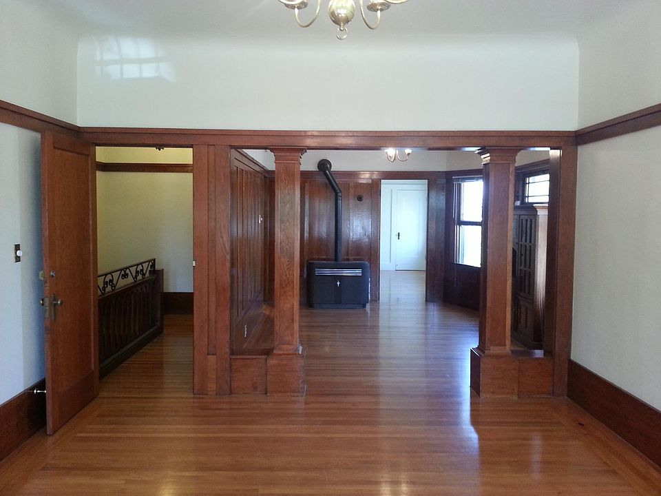 3 large rooms from front to back
