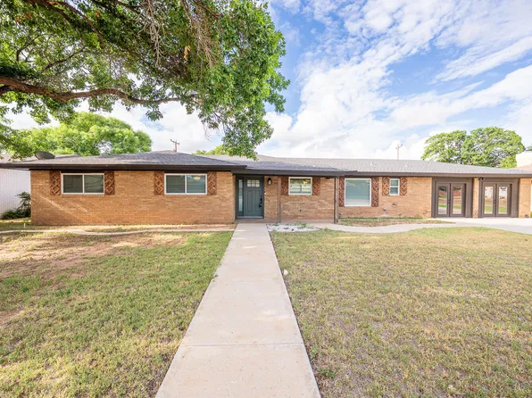 1304 8th St, Shallowater, TX 79363