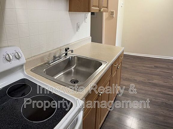 3rd image of 29 E Logan Ave APT 3