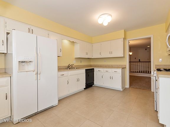 5th image of 115 Dunham Place Cmns #115
