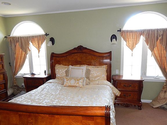 5th image of 667 Park Ln