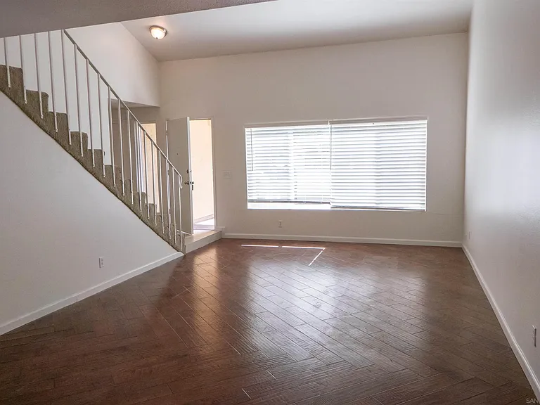 4258 Robbins St — Photo 6