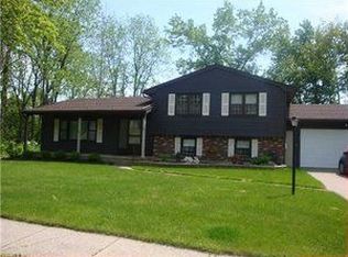 72 Lincolnshire Dr, Lockport, NY 14094