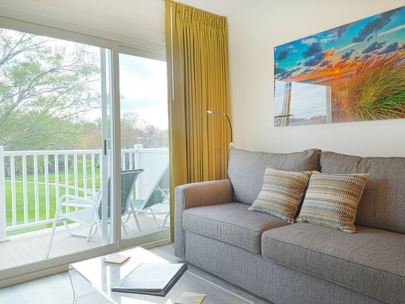 5th image of 226 Pantigo Rd #120