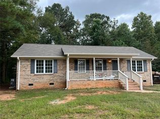 65 Faye Kight Cir, Hartwell, GA 30643