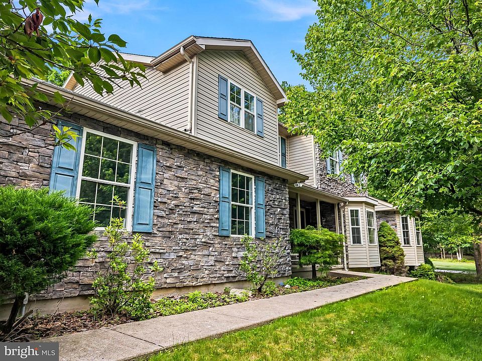 1st image of 2 Pinewood Cir