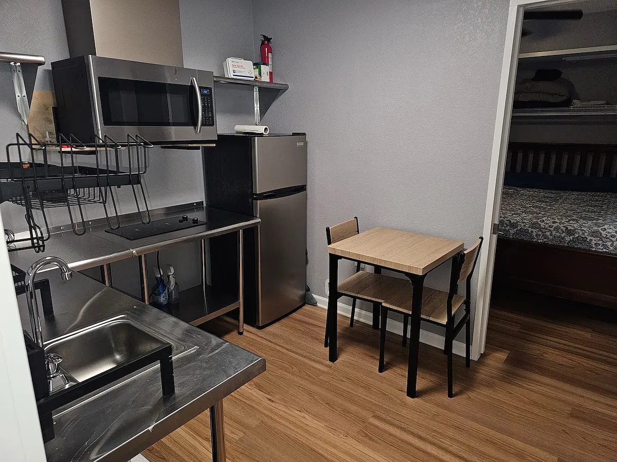 1 bed, 400 sqft, $900 — Photo 4