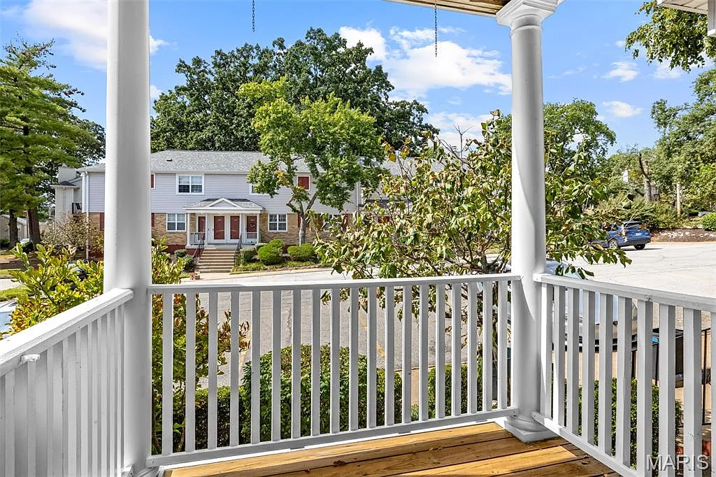 2 bed, 1.0 bath, 956 sqft, $1,600 — Photo 3