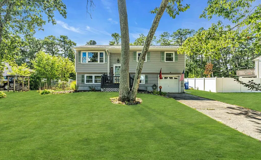 4 bed, $3,400 — Photo 1