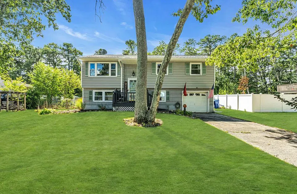 51 Oak Hill Dr