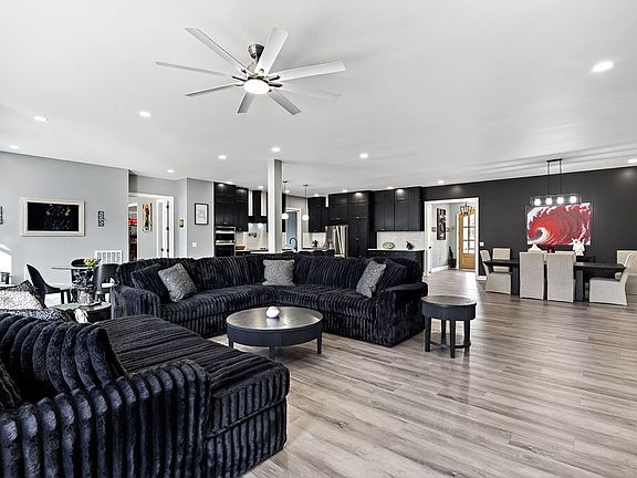11th image of 377 Margot Dr