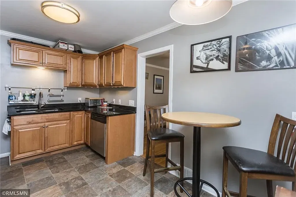2 bed, 1200 sqft, $1,800 — Photo 1